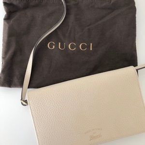 White Gucci “Swing” wallet with leather straps